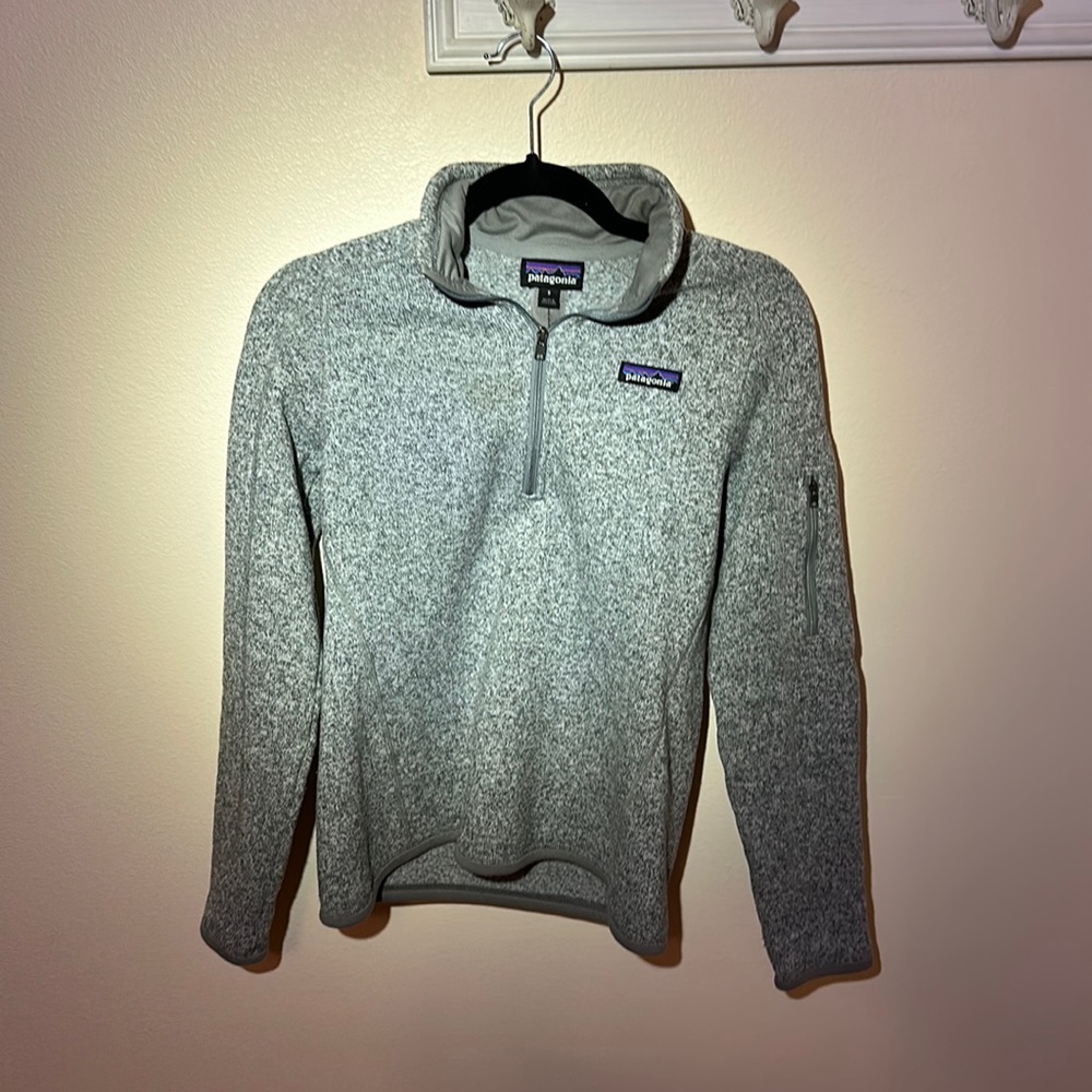 Lightly used woman’s Patagonia knit collared pullover sweater. In grey size S.